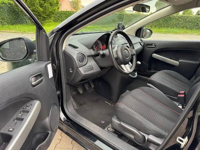 Mazda 2 2