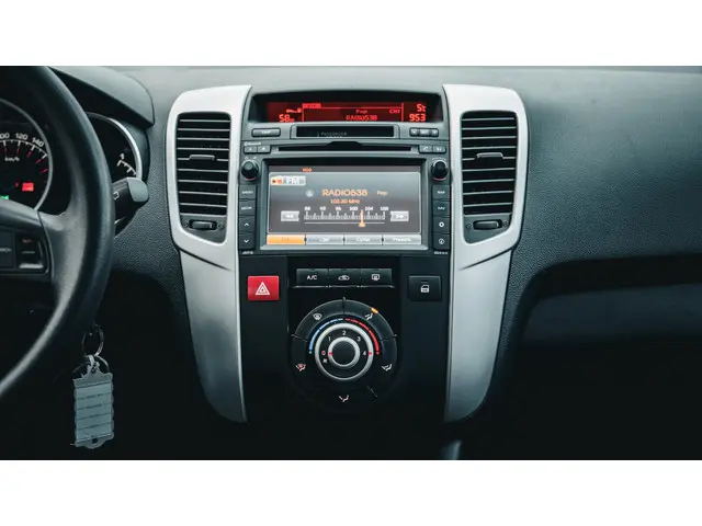 Kia Venga 1.6 CVVT Plus Pack AUTOMAAT NAVI 2013 Benzine 31