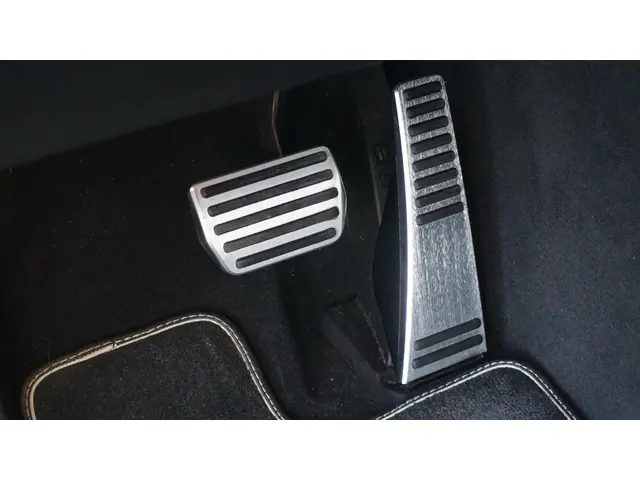 Volvo V60 2.0 T5 250pk R-Design 2019 Benzine 36