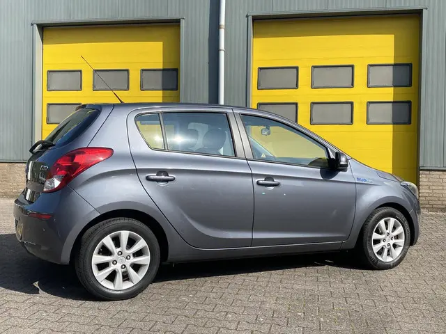 Hyundai i20 1.2i i-Deal 2014 Benzine 5