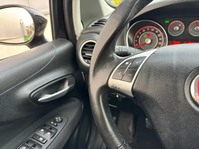 Fiat Punto Evo 0.9 TwinAir Lounge 2015 Benzine 21