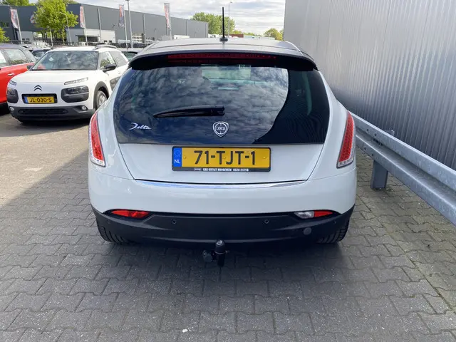 Lancia Delta 1.4 M.air Silver 2012 Benzine 8