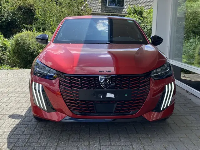 Peugeot 208 1.2 Hybrid 145 e-DCS6 GT 2024 Hybride Benzine 3