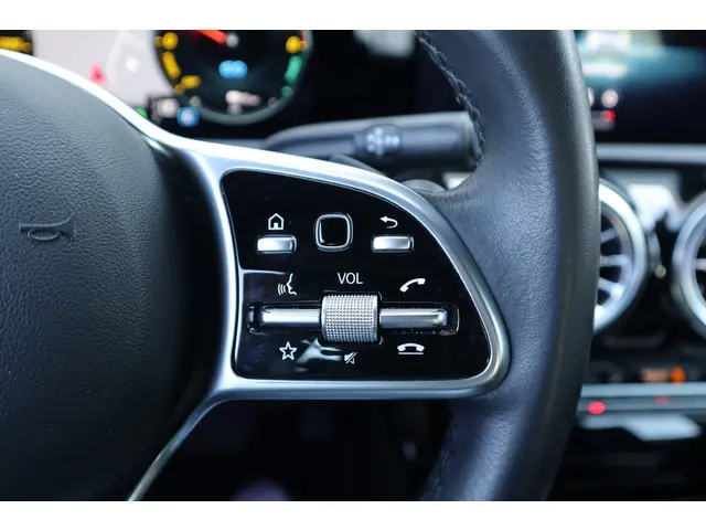 Mercedes-Benz A-Klasse 250 e Luxury 2021 Hybride Benzine 30