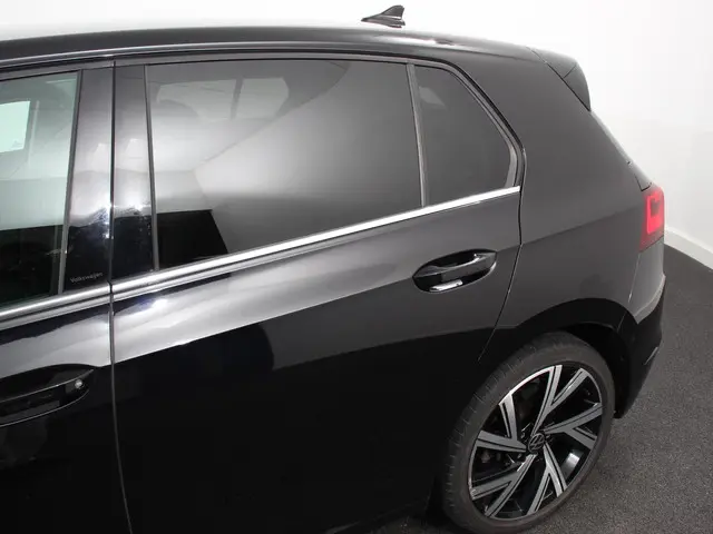 Volkswagen Golf 1.5 eTSI 150pk DSG Style 2023 Benzine 28