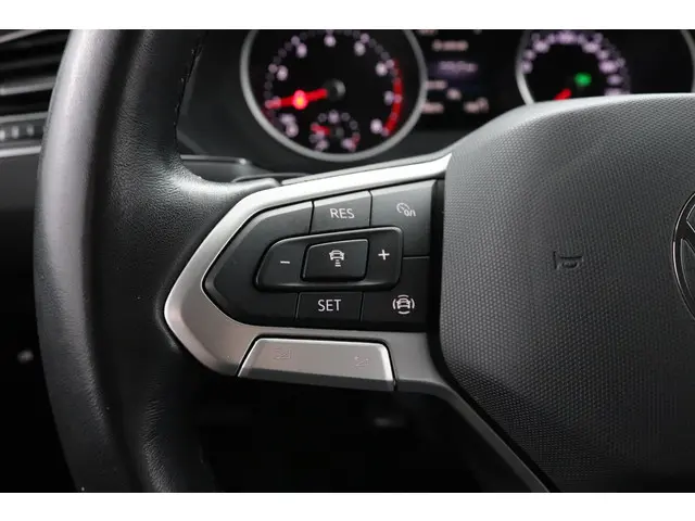 Volkswagen Tiguan 1.5 TSI 150pk DSG Life 2022 Benzine 32