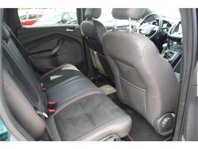 Ford Kuga 1.5 EcoBoost 150PK ST Line 2018 Benzine 30