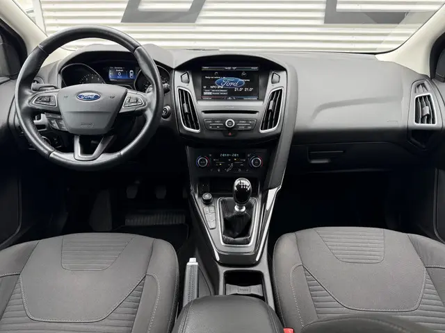 Ford Focus 1.0 Titanium Edition 2015 Benzine 24