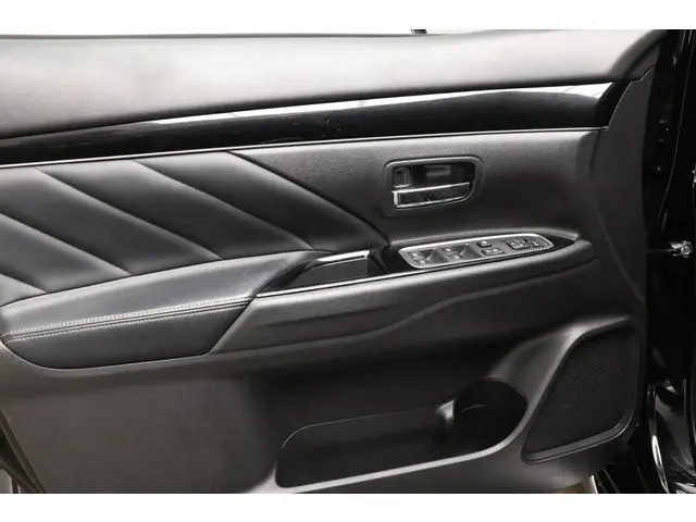 Mitsubishi Outlander 2.4 PHEV Pure 2019 Hybride Benzine 24