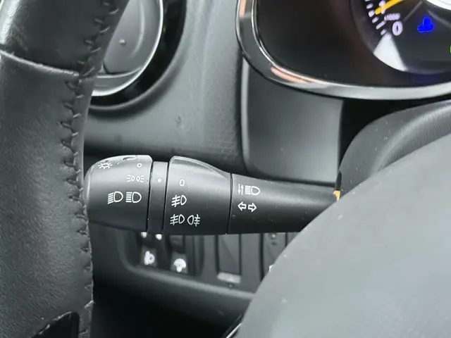 Renault Clio 0.9 TCe Expression 2013 Benzine 29