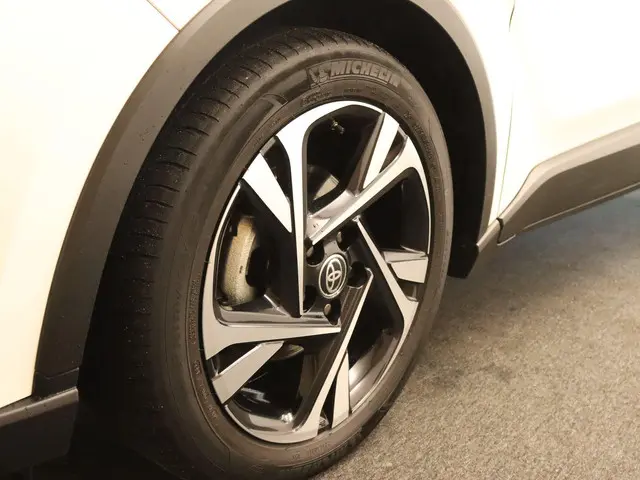 Toyota C-HR 1.8 Hybrid Dynamic 2023 Hybride Benzine 4