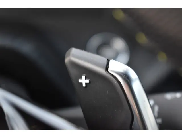 Peugeot 208 PureTech 100 EAT8 GT 2023 Benzine 12