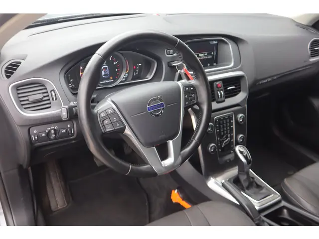Volvo V40 Cross Country 1.5 T3 Momentum 2015 Benzine 3