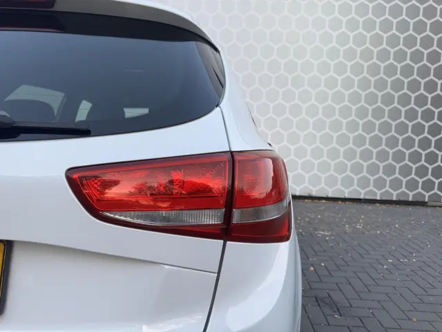 Kia cee'd Sportswagon 1.6 GDI ExecutiveLine 2015 Benzine 30