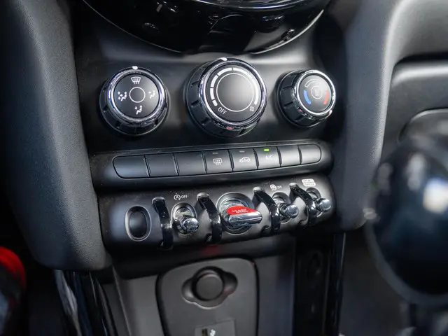 MINI 5-Deurs One 2022 Benzine 24