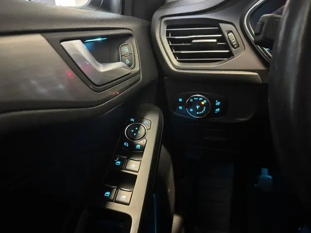 Ford Focus 1.0 EcoBoost ST Line Business 2018 Benzine 16