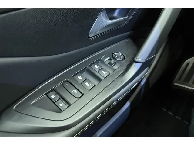 Peugeot 408 1.6 HYbrid GT 180 EAT8 2024 Hybride Benzine 19