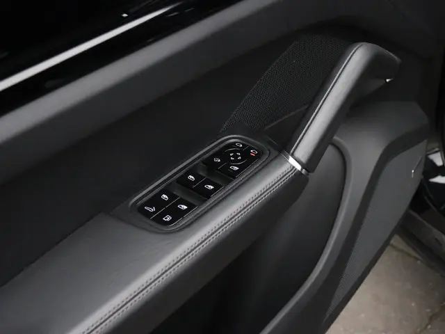 Porsche Cayenne 3.0 E-Hybrid 2020 Hybride Benzine 24