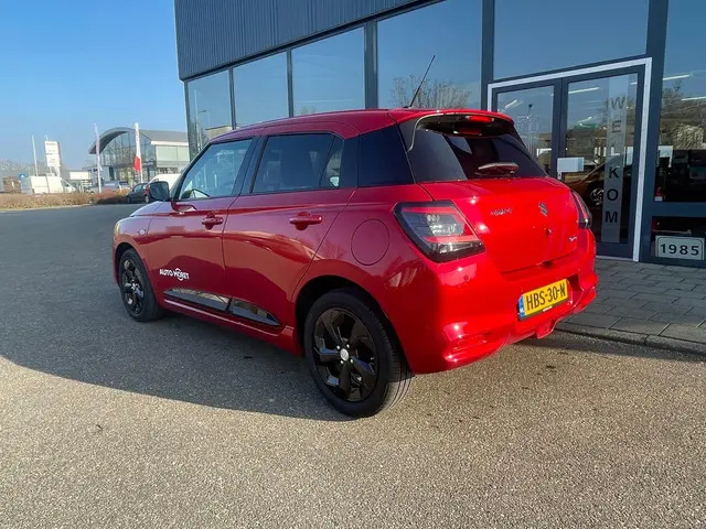 Suzuki Swift 1.2 Select Smart Hybrid 2025 Benzine 6