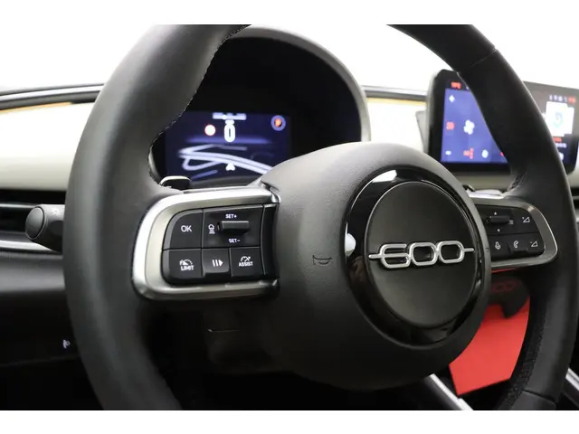 Fiat 600 1.2 Hybrid La Prima 2024 Benzine 30