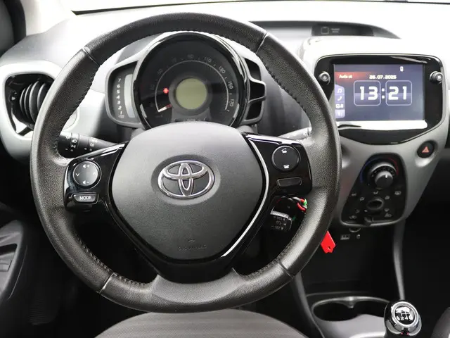 Toyota Aygo 1.0 VVT-i x-play Camera /Carplay 2019 Benzine 17