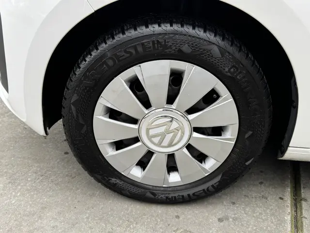 Volkswagen up! 3