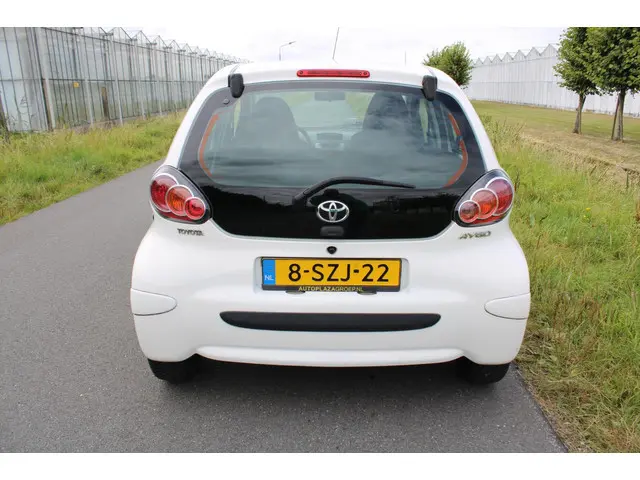 Toyota Aygo 1.0 VVT-i Now 5 Drs met Airco 2014 Benzine 8
