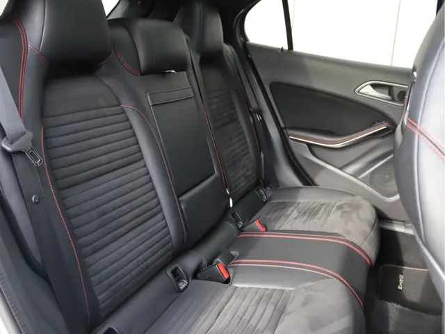 Mercedes-Benz GLA 180 AMG 2019 Benzine 26