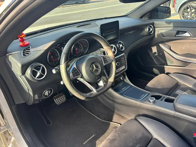 Mercedes-Benz CLA 180 AMG EDITION PANO NAP 2017 Benzine 16