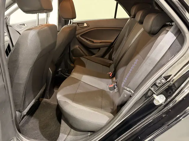 Hyundai i20 I-20 1.2 Premium Passion Navi 2018 Benzine 41
