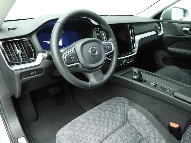 Volvo V60 2.0 B3 Essential Edition 2024 Benzine 6