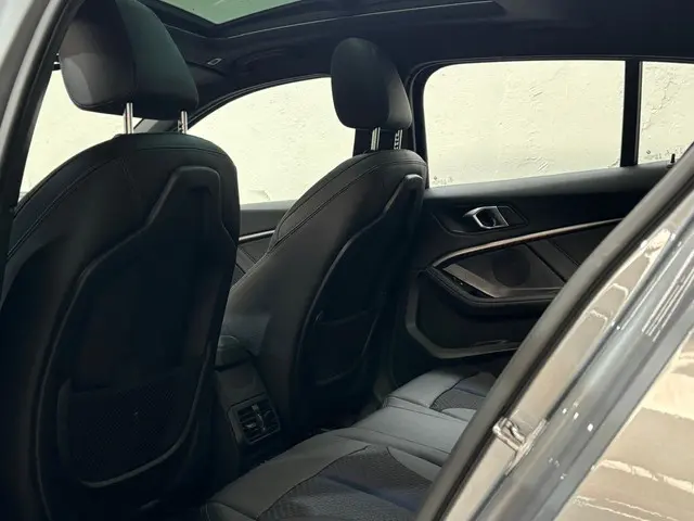 BMW 1 Serie 120i Business Edition 2022 Benzine 28