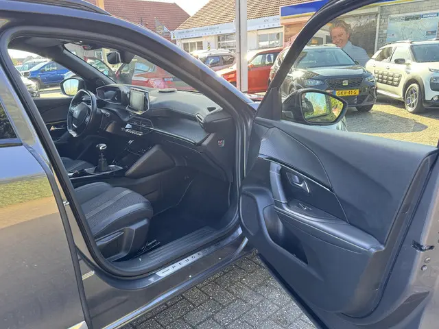 Peugeot 2008 1.2 PureTech GT-Line 2020 Benzine 21
