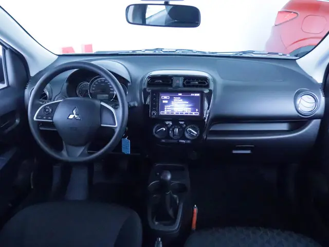 Mitsubishi Space Star 1.2 Connect+ 2024 Benzine 4