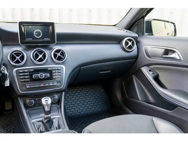 Mercedes-Benz A-Klasse 180 Prestige 2015 Benzine 28