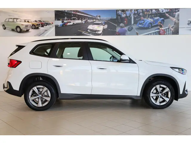 BMW X1 sDrive18i 2022 Benzine 3