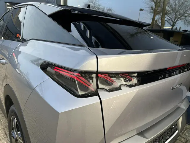 Peugeot 3008 1.2 Hybrid 145 GT 2024 Hybride Benzine 25