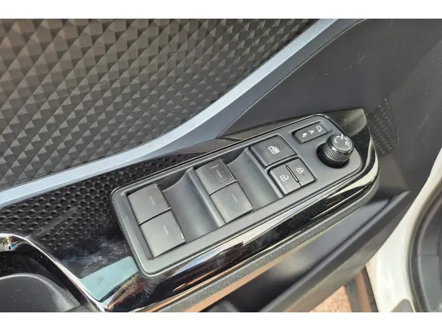 Toyota C-HR 1.8 Hybrid Dynamic 2021 Hybride Benzine 18