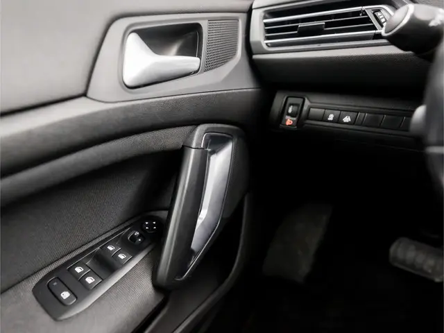 Peugeot 308 SW 1.2 PureTech Sport 2018 Benzine 24
