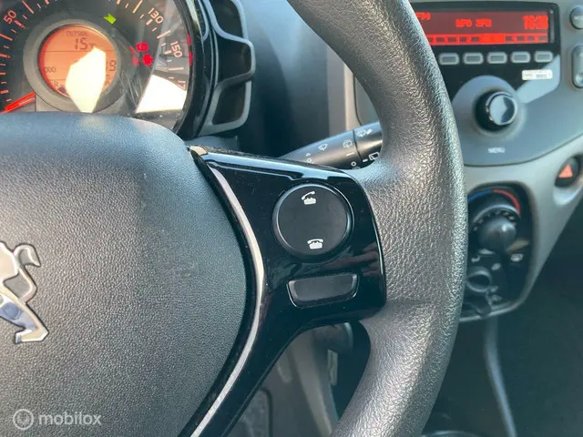 Peugeot 108 1.0 e-VTi Active 5 deurs airco 2020 Benzine 17