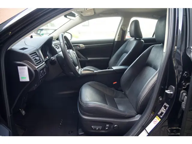 Lexus CT 200h Luxury Line 2018 Hybride Benzine 14