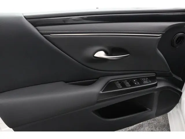 Lexus ES 300h Preference Line 2021 Hybride Benzine 26
