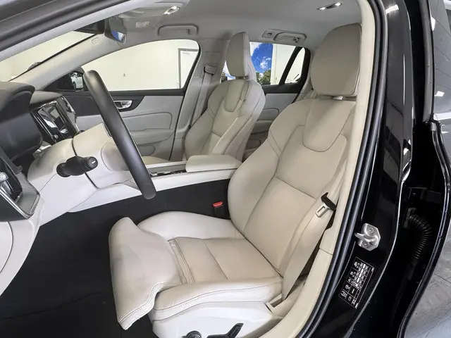 Volvo V60 2.0 B4 Inscription 2021 Benzine 35