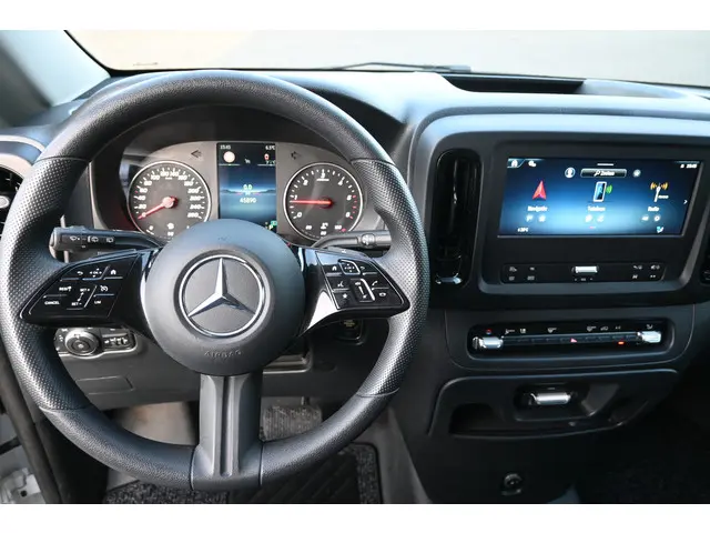 Mercedes-Benz Vito 116 CDI L2 Pro 2024 Diesel 14