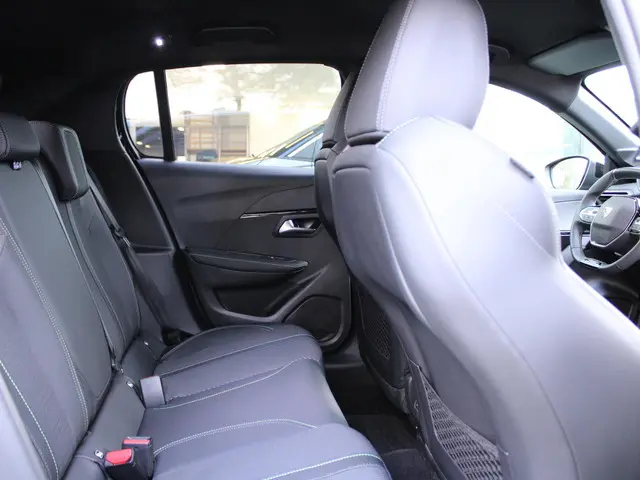 Peugeot 208 Hybrid 136 e-DCS6 GT 2024 Hybride Benzine 9