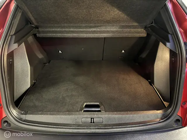 Peugeot e-2008 EV Allure Pack 50 kWh 2021 Elektrisch 18