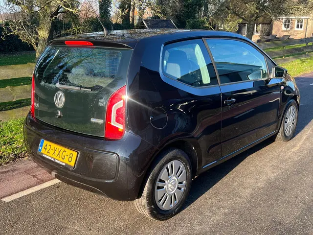 Volkswagen up! 3