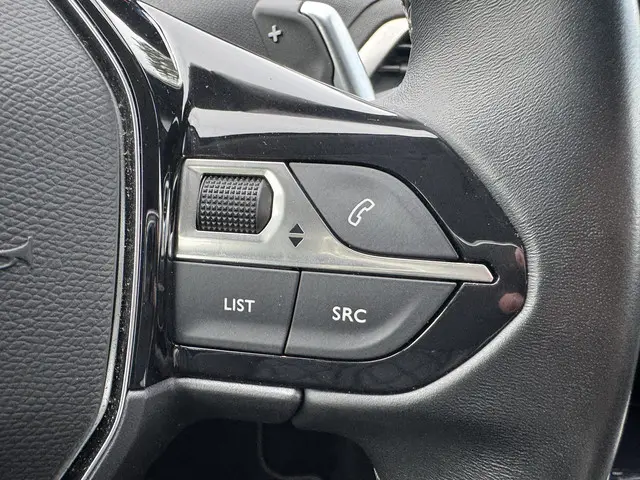 Peugeot 3008 1.6 HYbrid 300 Allure 2022 Hybride Benzine 16