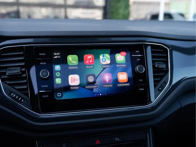 Volkswagen T-Roc 2.0 TSI 4Motion Sport 2018 Benzine 28