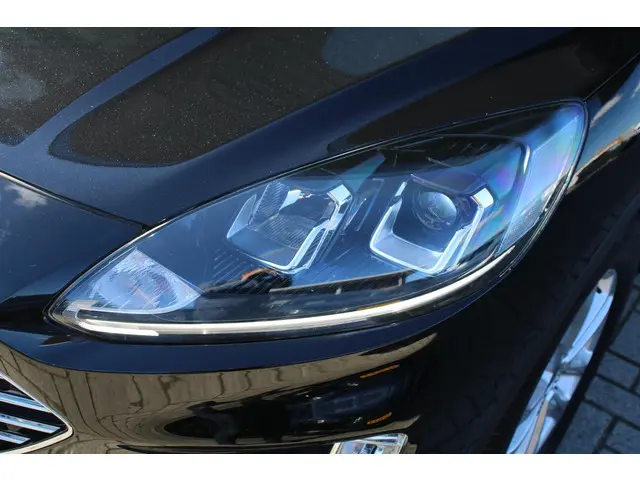 Ford Kuga 2.5 PHEV Titanium 2022 Hybride Benzine 24